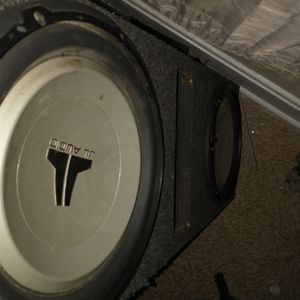 12in jl w1 4ohm subs an box  sounds great